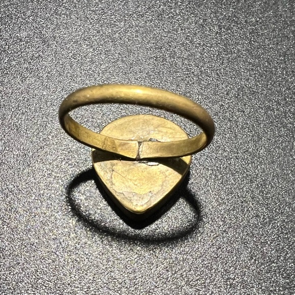 Vintage Brass Ring with Coral & Turquoise Chip Inlay Spiral S Adjustable Ring - Picture 9 of 9